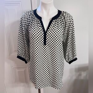 19 Cooper Black and White 1/4 Buttoned Blouse